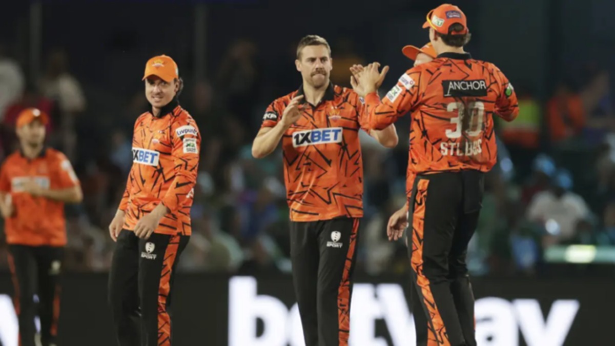 Sunrisers hand Paarl Royal pasting. 