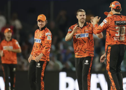 Sunrisers hand Paarl Royal pasting